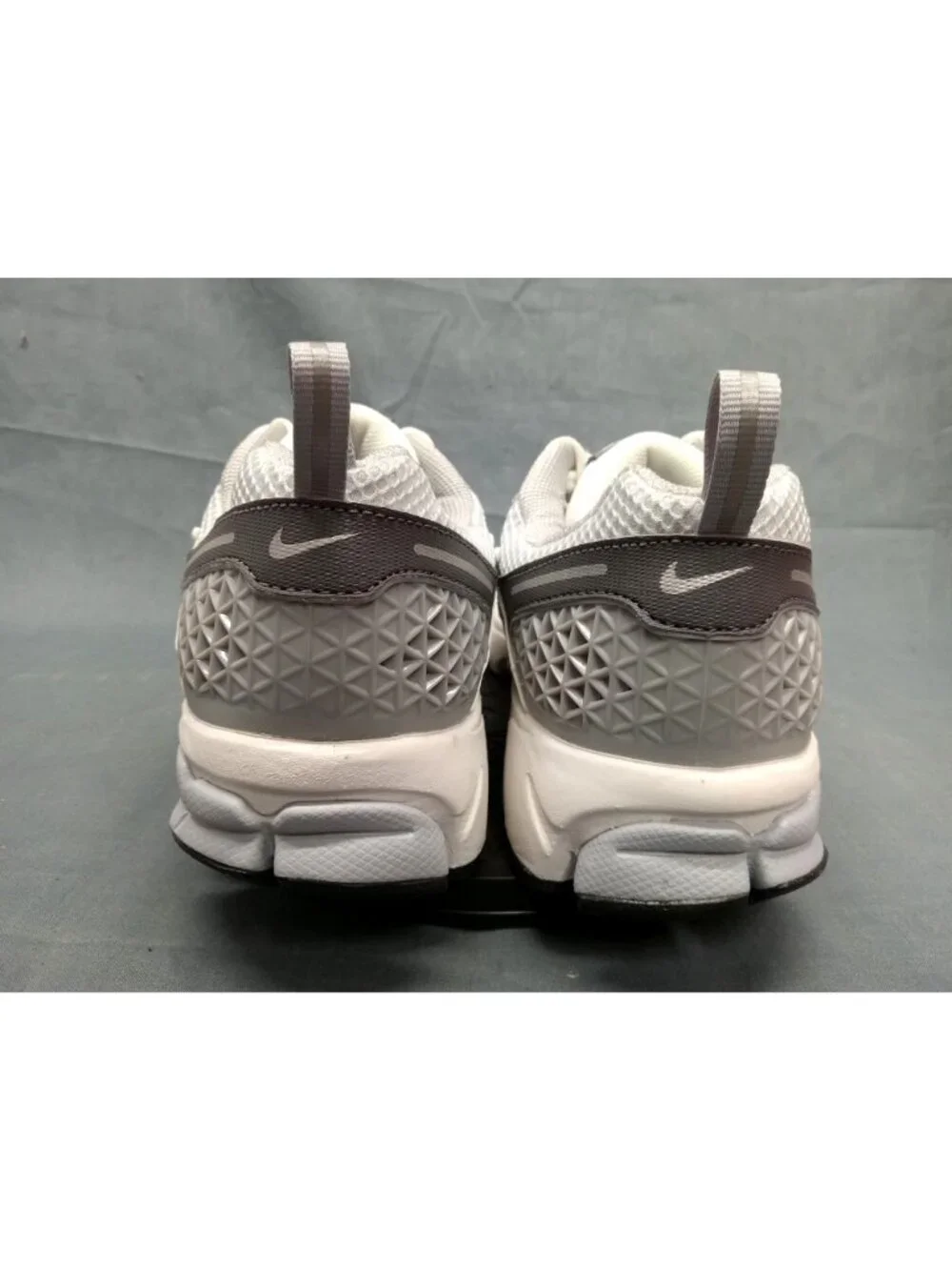 Nike Vomero 5 (GS) Sneakers Mesh Pure Platinum Silver Boys Size 6 NEW IN BOX!
